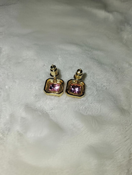 Boucles d’oreilles carrées dorées & cristal rose fantaisie 🩷🎀